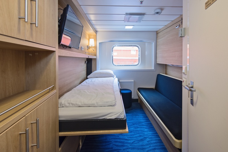 Polar Outside | Triple on upper or middle deck with window (restricted view)